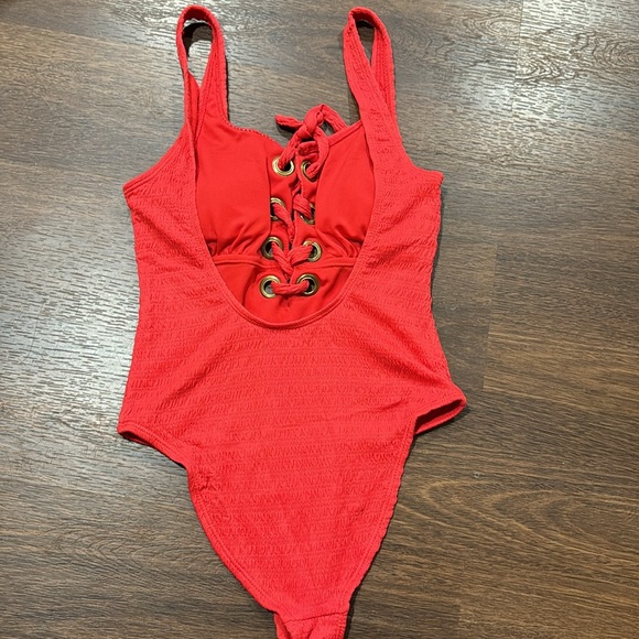 Swimsuit - Picture 3 of 6